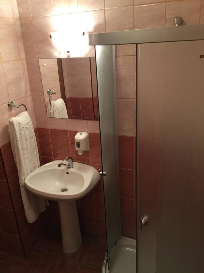 Hotel Rares Botoşani Екстериор снимка