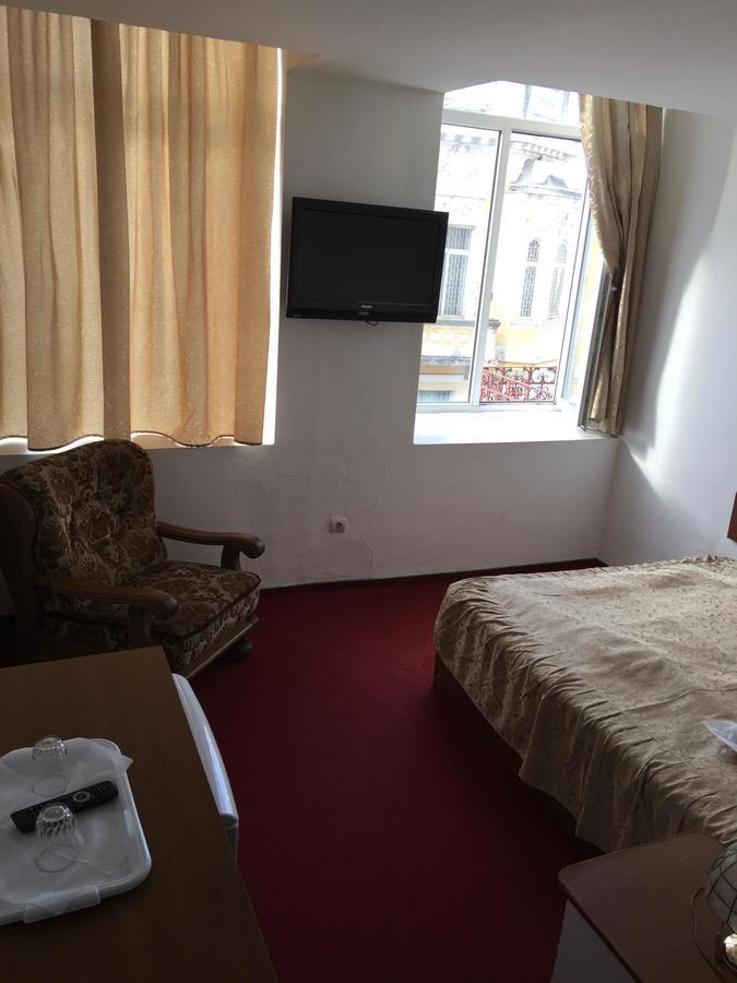 Hotel Rares Botoşani Екстериор снимка
