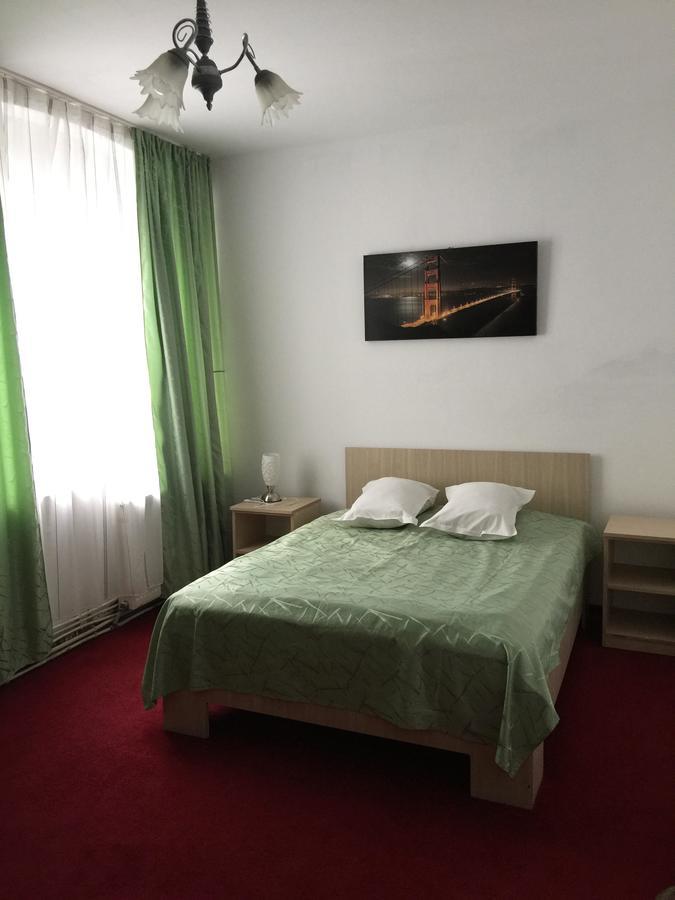 Hotel Rares Botoşani Екстериор снимка