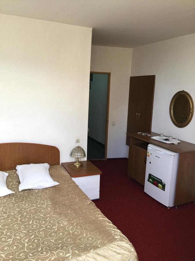 Hotel Rares Botoşani Екстериор снимка