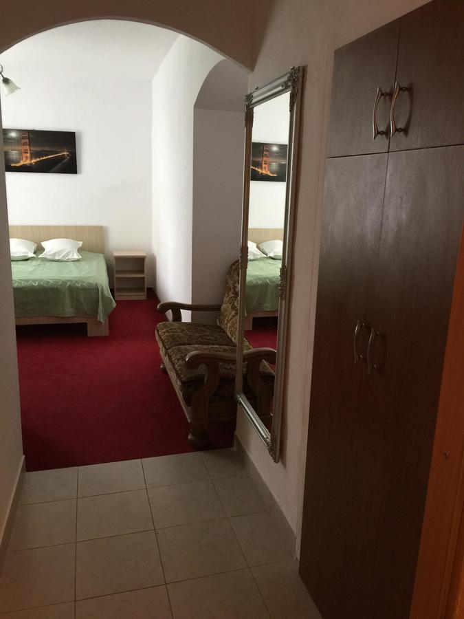 Hotel Rares Botoşani Екстериор снимка