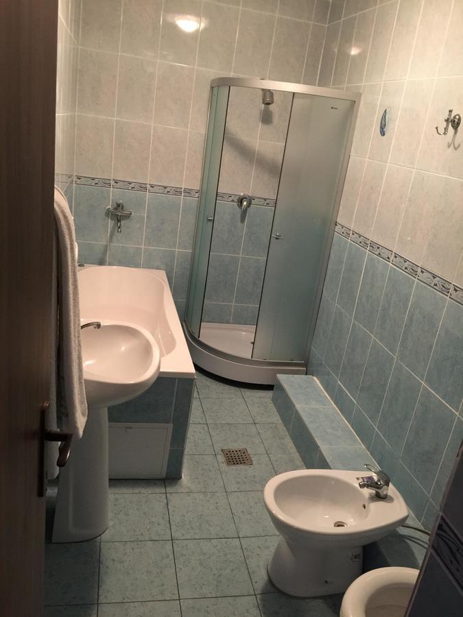 Hotel Rares Botoşani Екстериор снимка