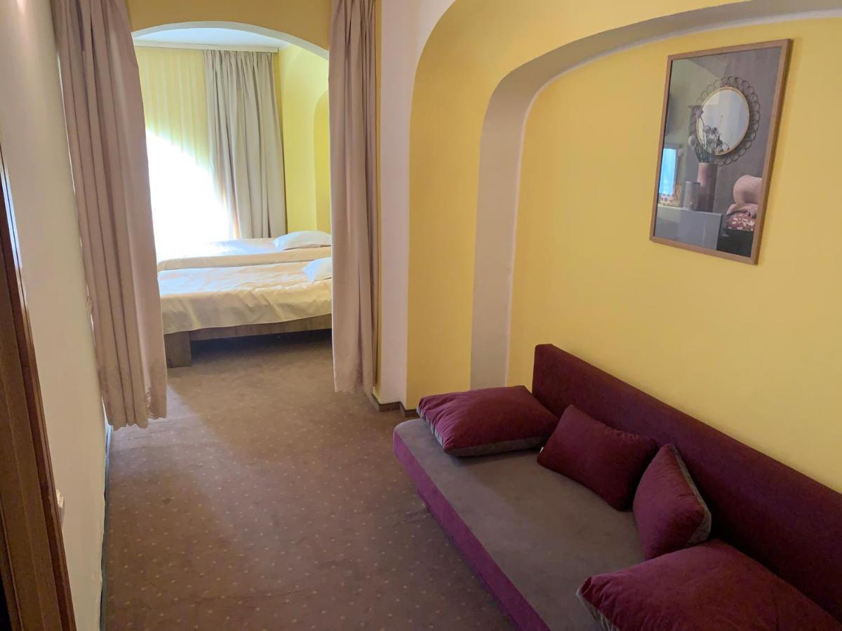 Hotel Rares Botoşani Екстериор снимка