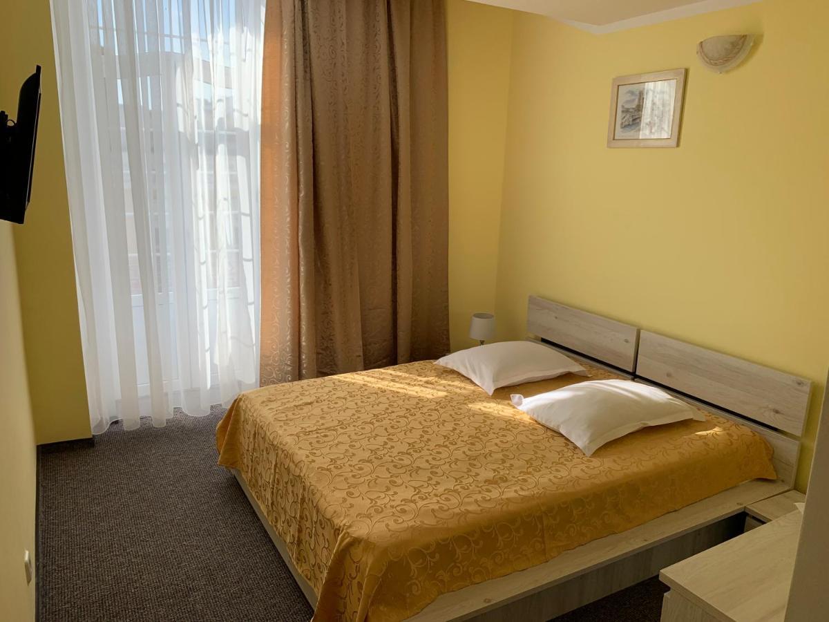 Hotel Rares Botoşani Екстериор снимка