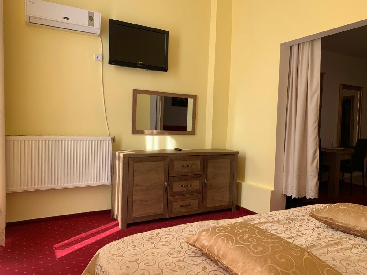 Hotel Rares Botoşani Екстериор снимка
